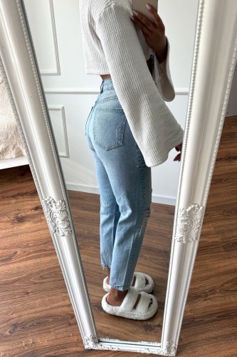 jeansy-damskie-mom-fit-z-dziurami-zara.jpeg