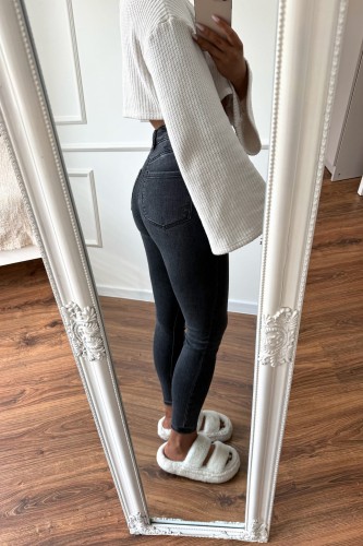 jeansy-skinny-stradivarius-damskie.jpeg