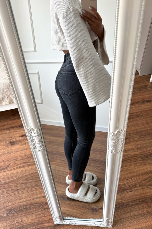 jeansy-skinny-stradivarius-damskie.jpeg